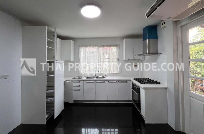 House with Shared Pool in Srinakarin 